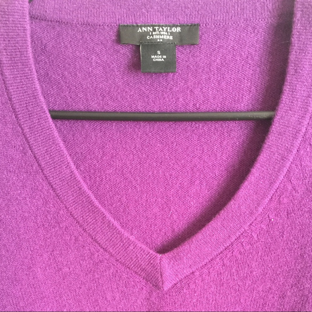 Ann Taylor Cashmere V-neck sweater S - Picture 2 of 6